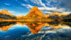 Amazing Beautiful Crystal Lake and Mountain Peaks