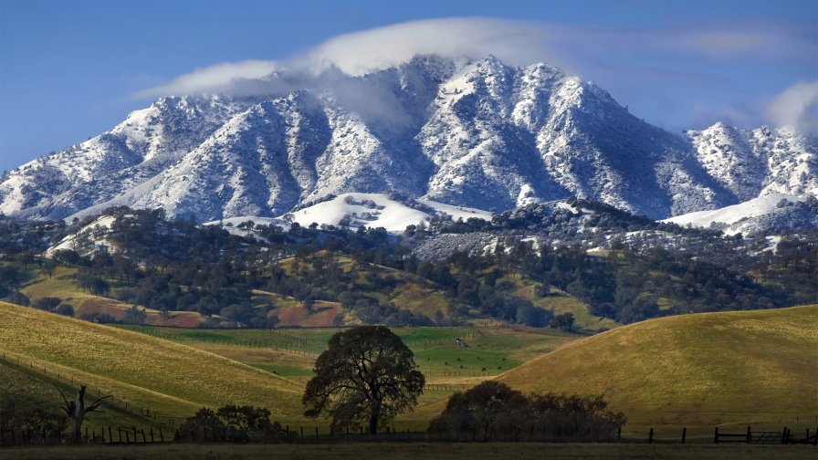 Amazing Beautiful Mountain and Clouds