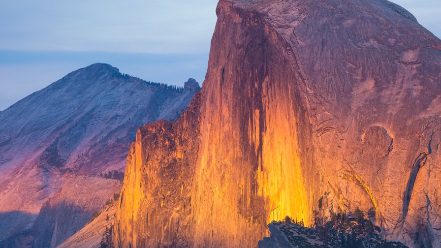 Amazing Yosemite on Fire Mountain Valley