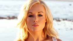 Blonde Girl Kayden Kross with Pretty Lips