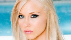 Brea Bennett Blonde Sexy Hot Babe with Beautiful Lips