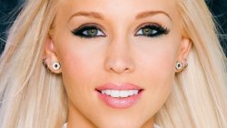 Brea Bennett Smiling Sexy Hot Girl with Pretty Face