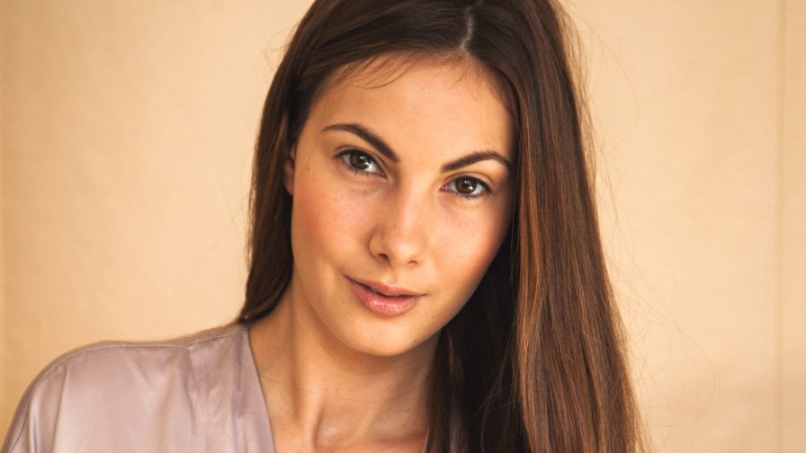 Connie Carter Sexy Hot Babe with Pretty Face