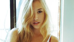 Cute Teen Blonde Girl with Pretty Face and Lips
