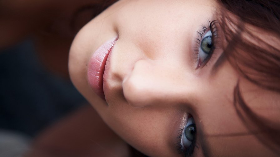 Girl with Green Eyes