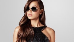 Hailee Steinfeld Pretty Sexy Glamour Girl in Sunglasses