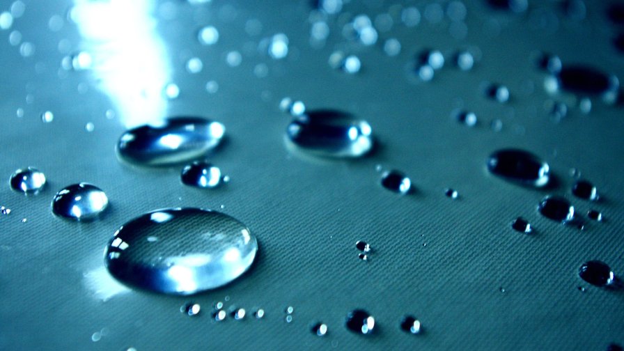 Water Drops on the Glossy