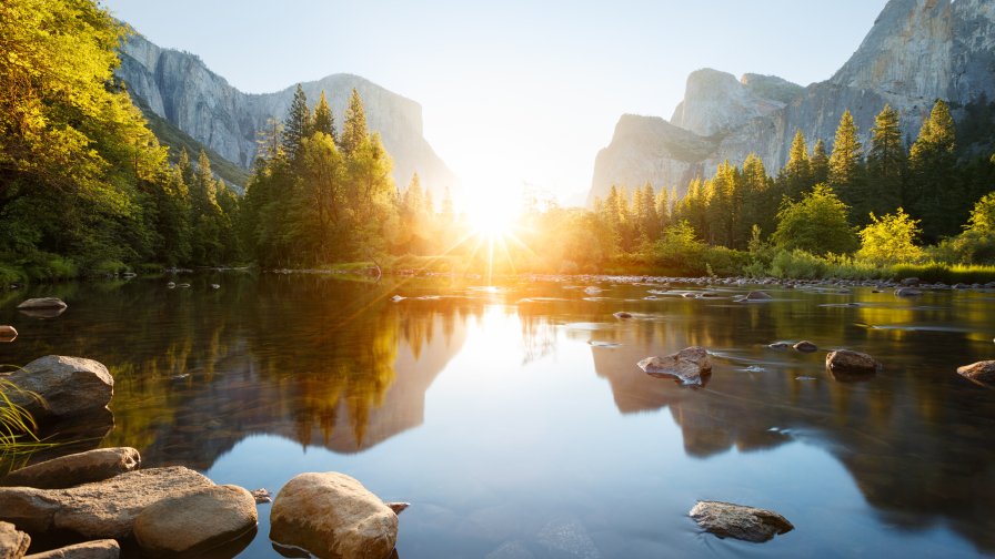 Wonderful Good Day in Mountain Valley Lake and Sun Rays